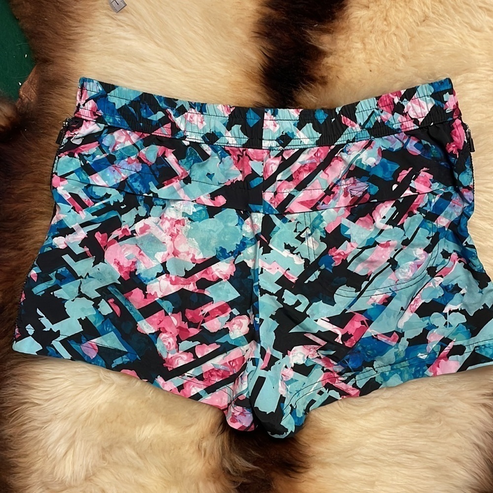 Fabletics shorts - Picture 2 of 7